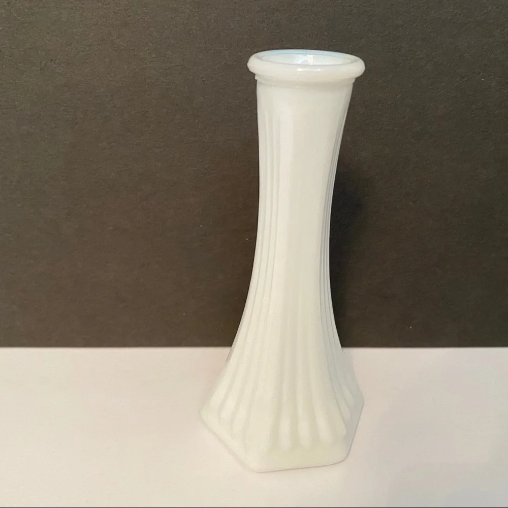 E O BRODY VASE BUD WHITE MILK GLASS 6” VINTAGE HOME ACCENT